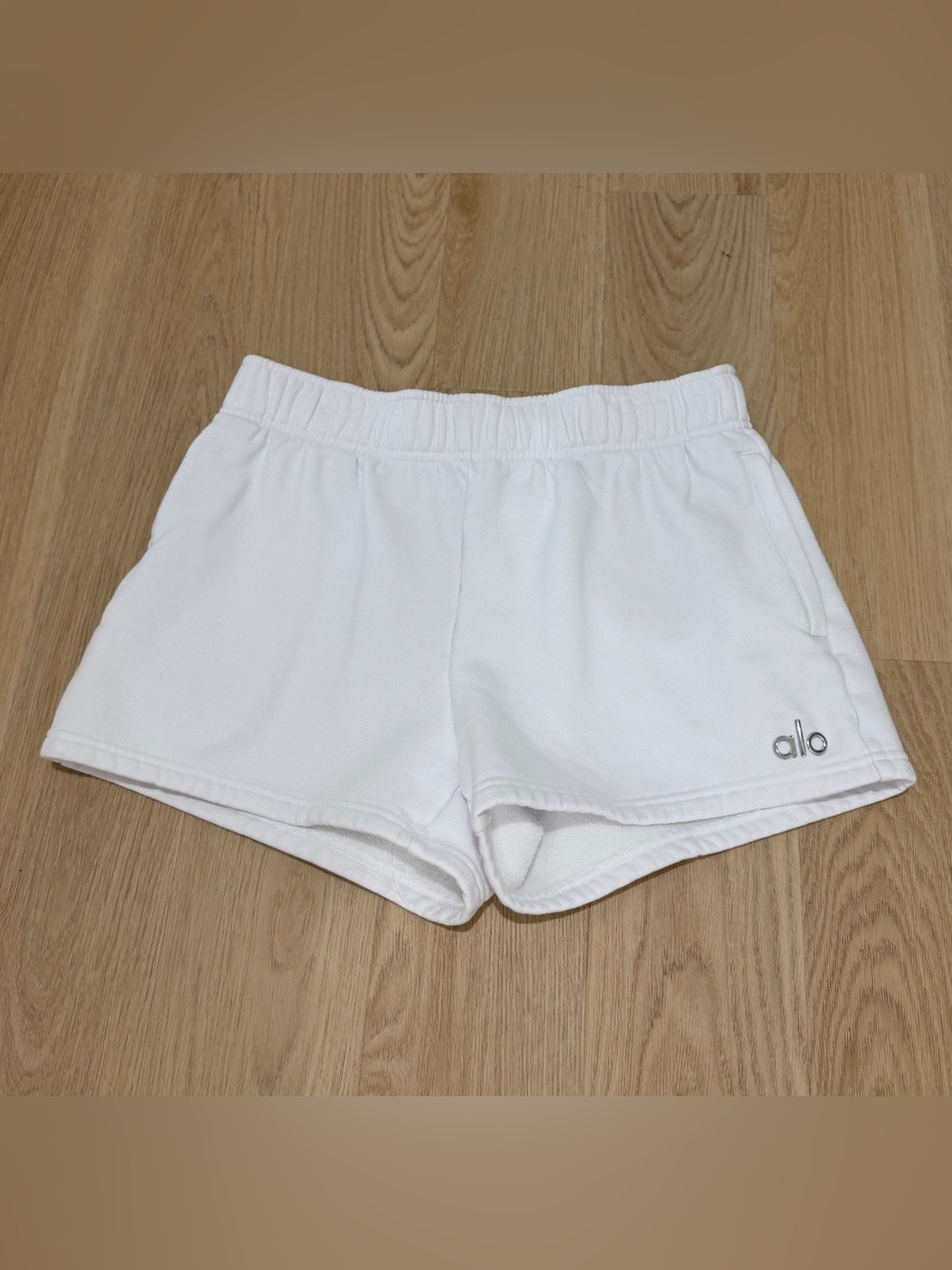 ALO Yoga White Women's Accolade Athletic Shorts with Elastic Waist